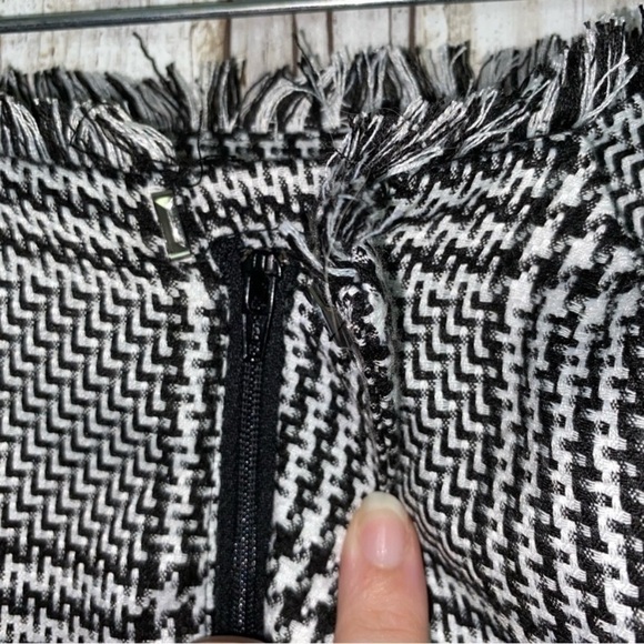 Lovers & Friends Arion Houndstooth Mini Skirt - Picture 5 of 6
